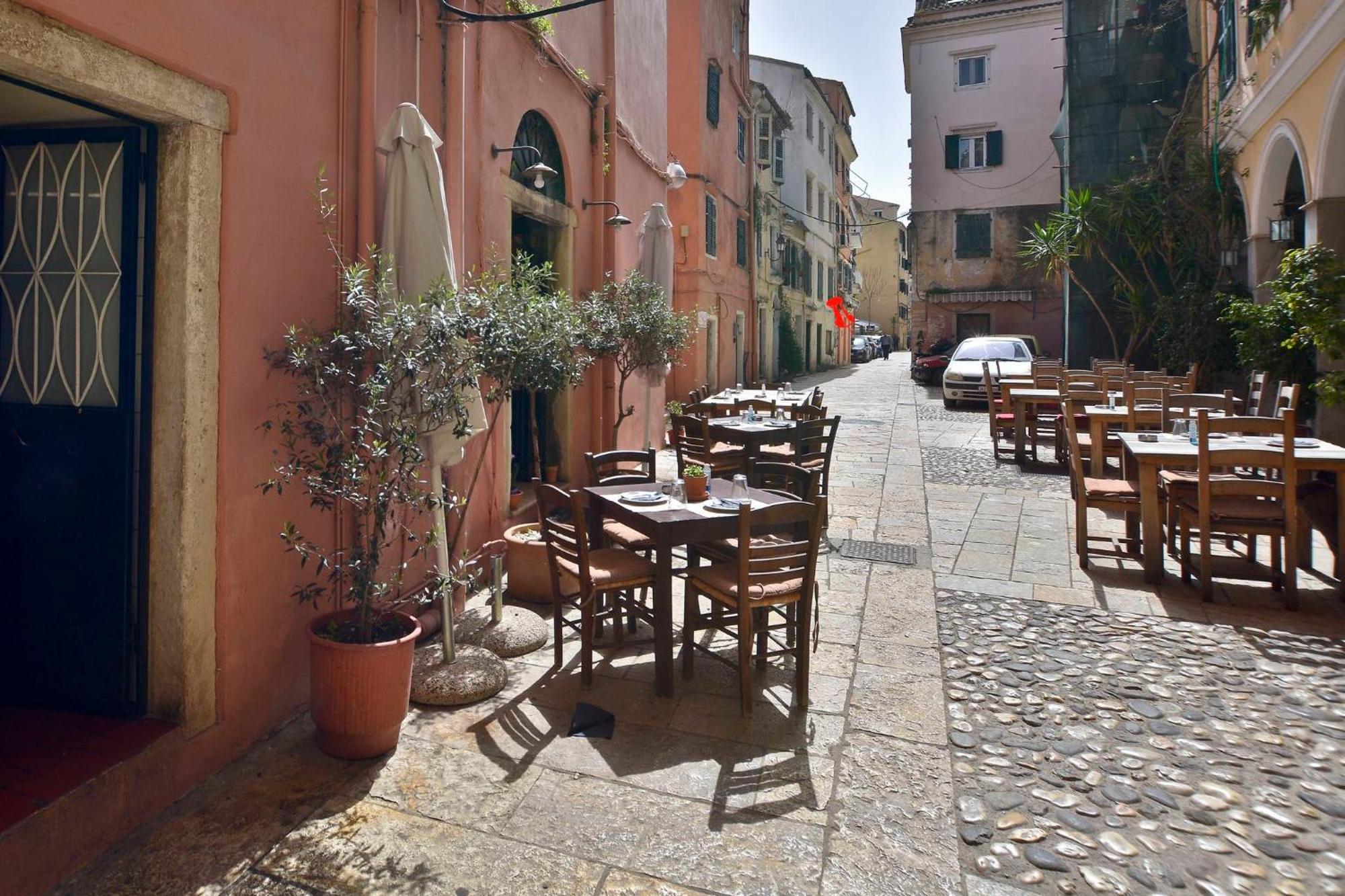 Simons Nest * Corfu (city)